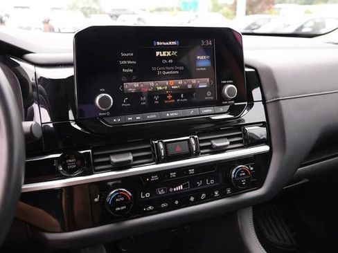 Certified 2025 Nissan Pathfinder SV w/ SV Premium Package FWD image 18