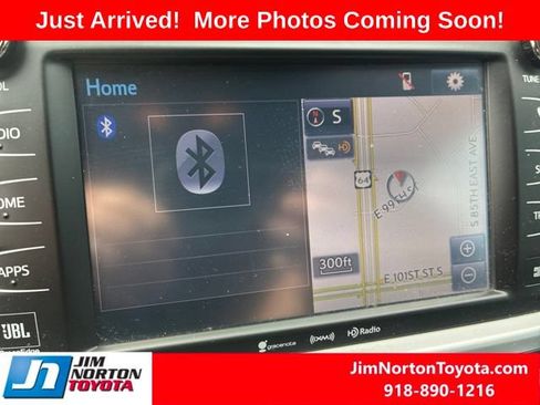 Used 2019 Toyota Highlander Limited FWD image 12