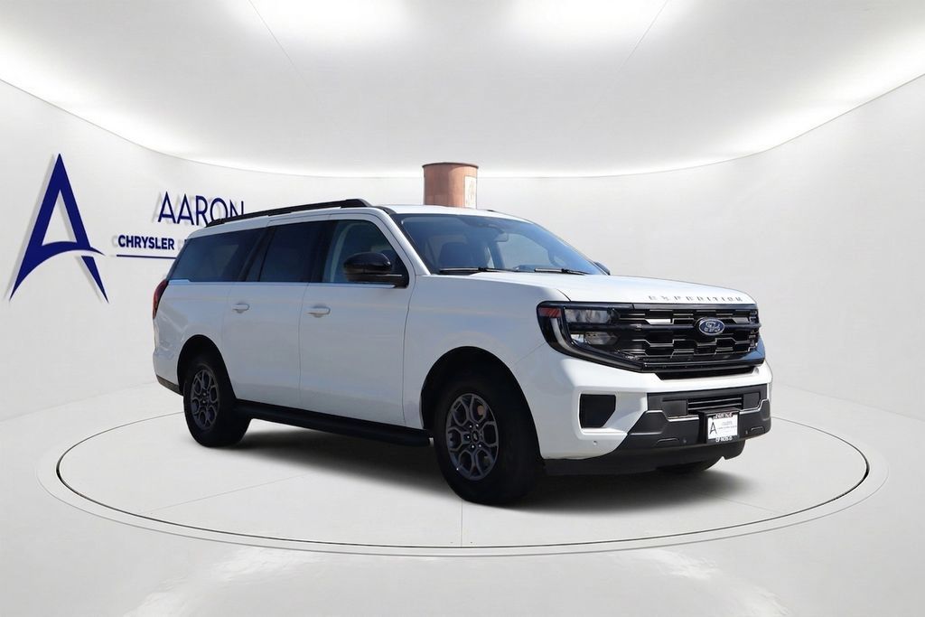 Used 2025 Ford Expedition Max Active RWD image 3