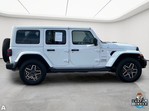 Certified 2024 Jeep Wrangler Unlimited Sahara w/ Technology Group AWD/4WD image 6