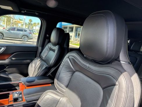 Used 2018 Lincoln Navigator L Reserve w/ Technology Package image 10