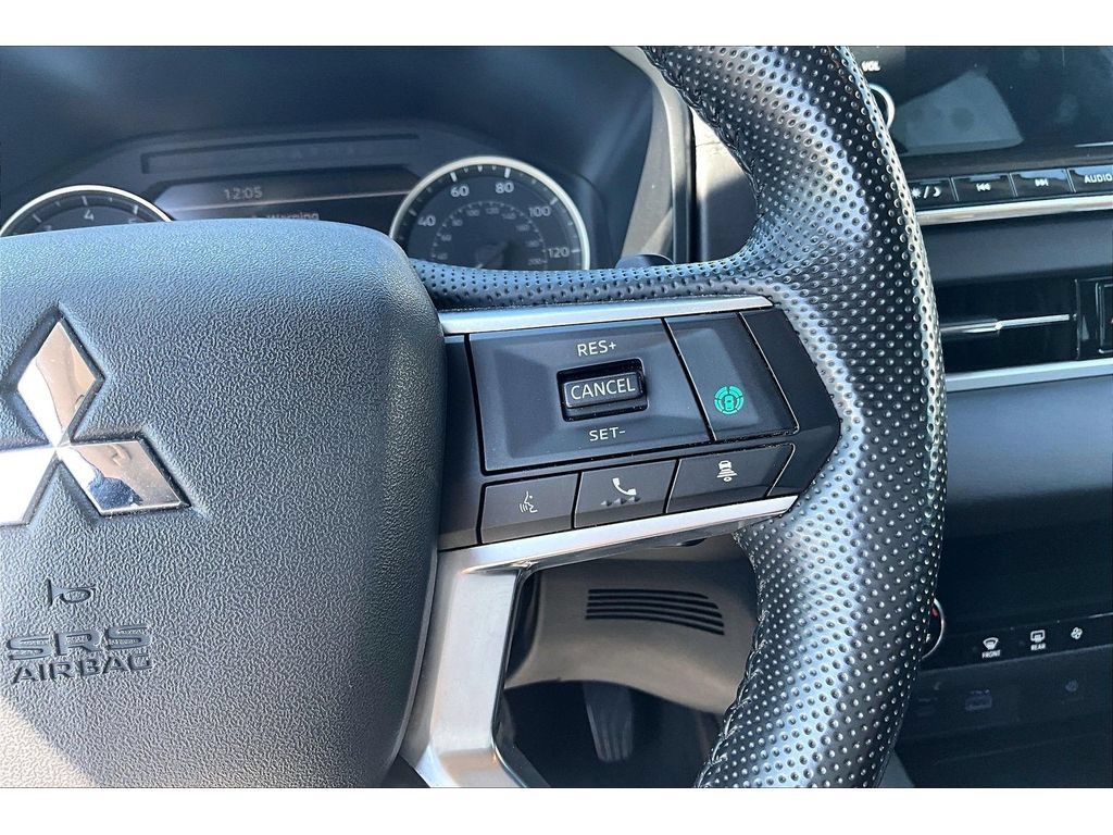 Used 2024 Mitsubishi Outlander SE AWD/4WD image 12