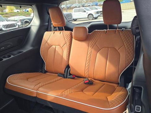 New 2026 Chrysler Pacifica Pinnacle w/ Trailer Tow Group image 7