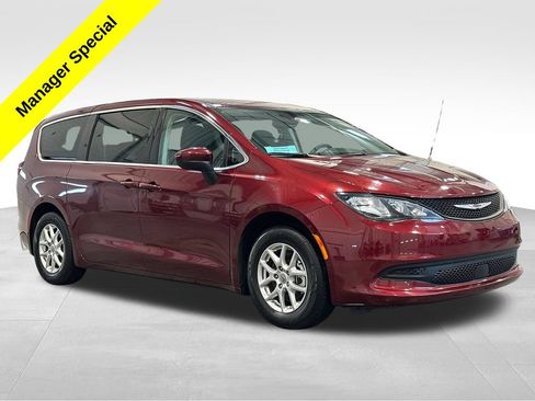 Used 2023 Chrysler Voyager LX FWD image 1