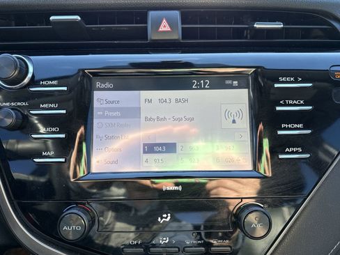 Used 2020 Toyota Camry SE image 16