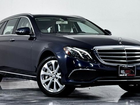 Used 2017 Mercedes-Benz E 400 4MATIC Wagon image 2