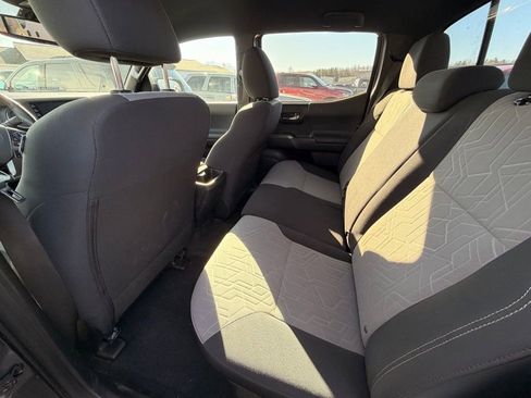 Used 2020 Toyota Tacoma TRD Sport image 9