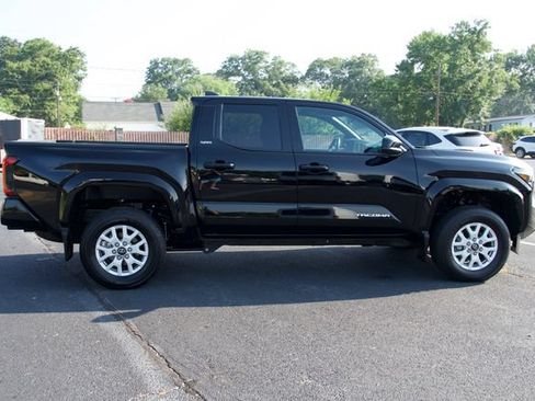 Used 2025 Toyota Tacoma SR5 RWD image 9