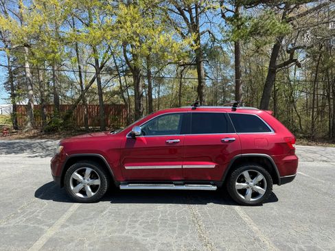 Used 2013 Jeep Grand Cherokee Overland w/ Advance Technology Group AWD/4WD image 2