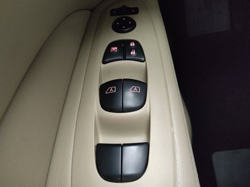 Used 2019 Nissan Pathfinder Platinum image 27