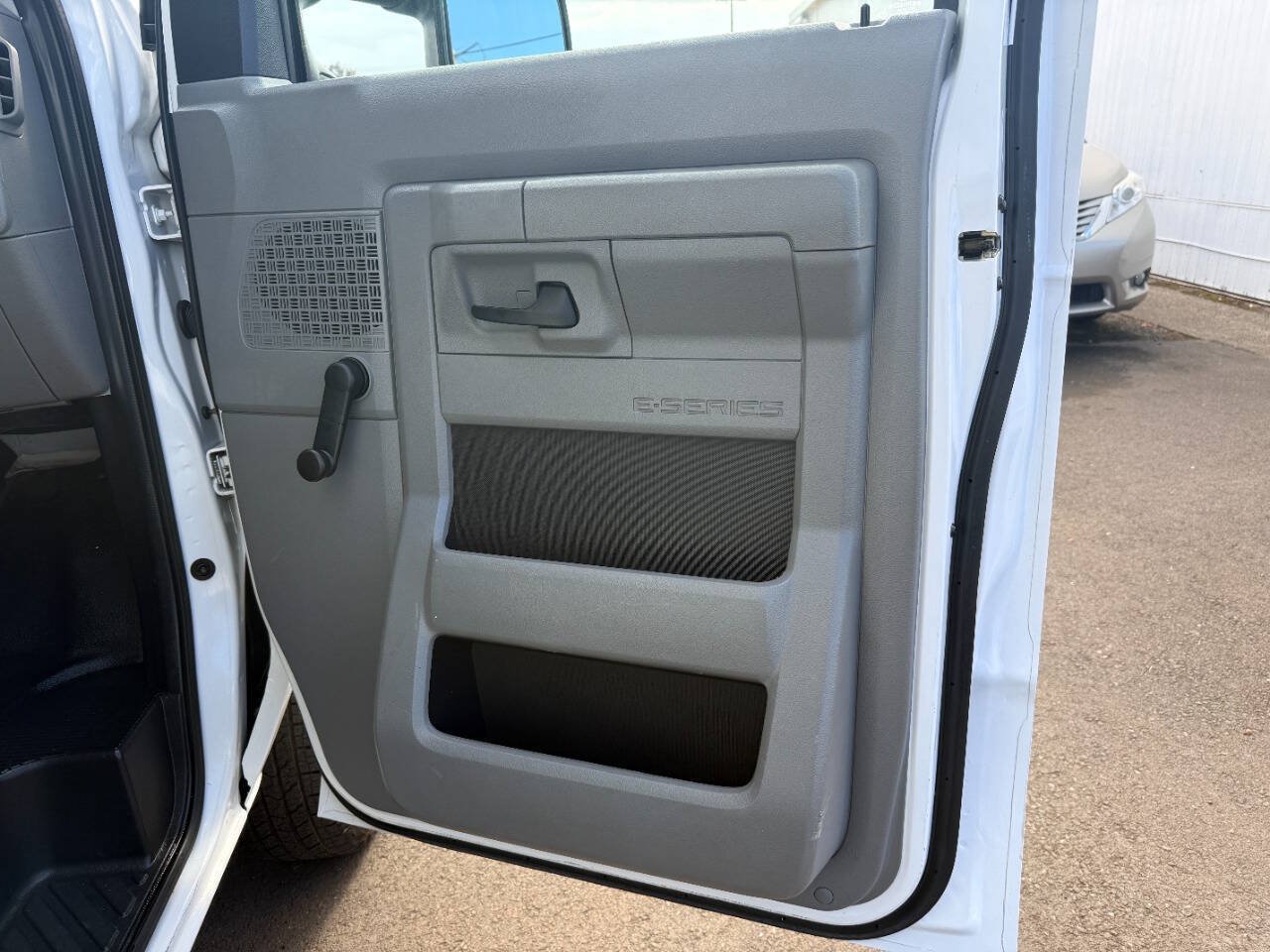 Used 2017 Ford E-350 and Econoline 350 Super Duty RWD image 54