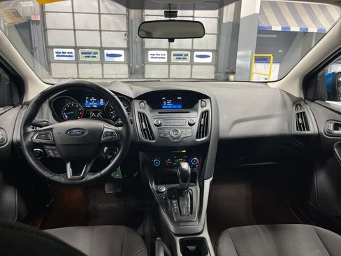 Used 2015 Ford Focus SE w/ SE Cold Weather Package FWD image 30