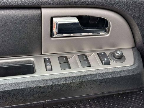 Used 2017 Ford Expedition XLT w/ Equipment Group 202A AWD/4WD image 19