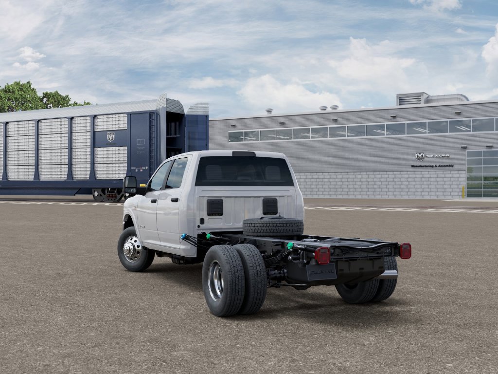New 2025 RAM 3500 Big Horn AWD/4WD image 3