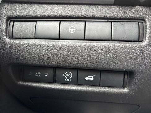 Used 2024 Nissan Rogue SV image 17