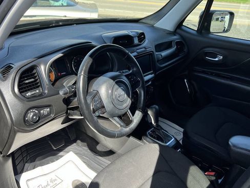 Used 2018 Jeep Renegade Altitude image 9