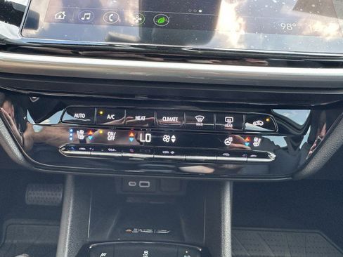 Used 2023 Chevrolet Bolt EUV Premier image 19