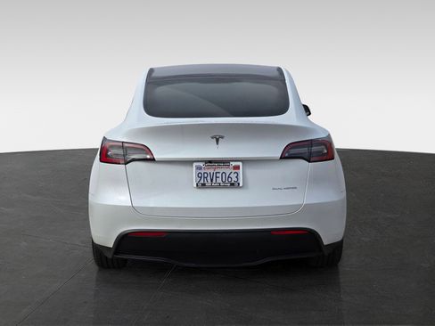 Used 2022 Tesla Model Y Long Range image 6