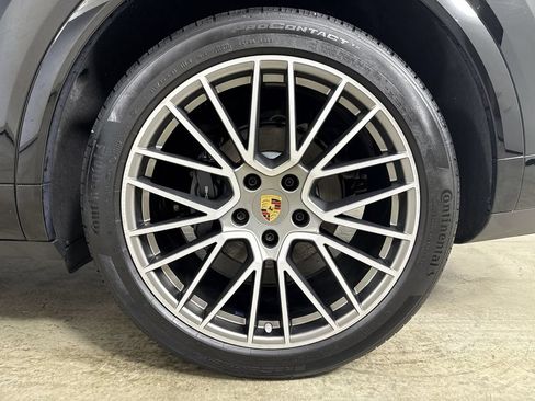 Certified 2023 Porsche Cayenne Platinum Edition AWD/4WD image 14