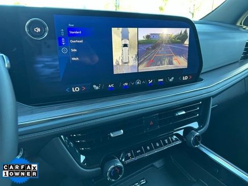 Used 2025 Chevrolet Suburban Z71 AWD/4WD image 32