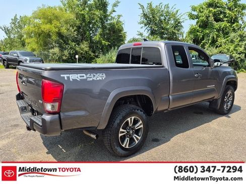 Used 2017 Toyota Tacoma TRD Sport w/ Tow Package (A/T) AWD/4WD image 3