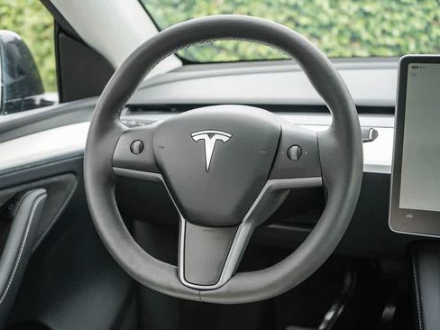 Used 2025 Tesla Model Y Long Range AWD/4WD image 14