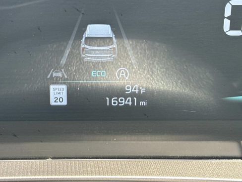 Used 2025 Kia Telluride LX FWD image 28