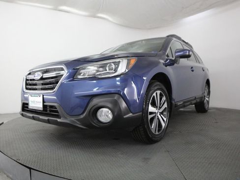 Used 2019 Subaru Outback 2.5i Limited w/ Popular Package #2 AWD/4WD image 3
