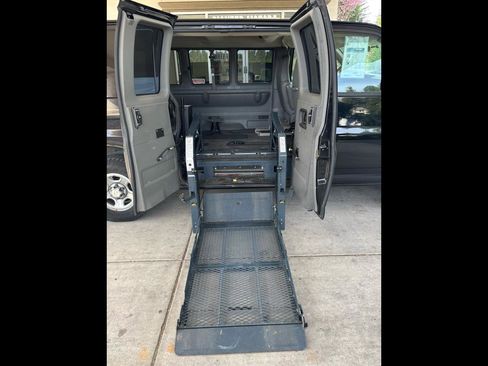 Used 2008 Chevrolet Express 1500 AWD Passenger w/ LT Preferred Equipment Group image 2