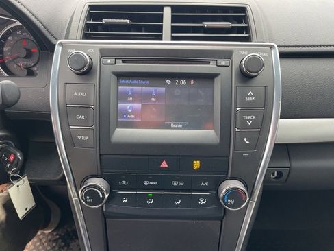 Used 2016 Toyota Camry SE image 19