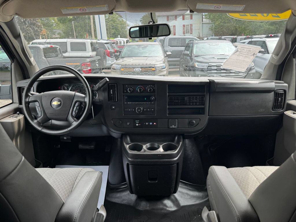 Used 2022 Chevrolet Express 3500 Extended w/ Driver Convenience Package RWD image 23