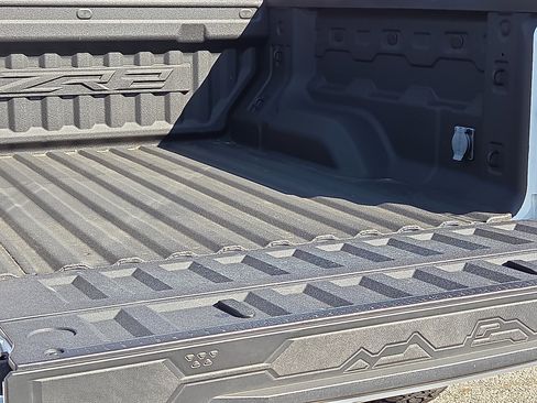 Used 2023 Chevrolet Colorado ZR2 w/ ZR2 Convenience Package III image 9