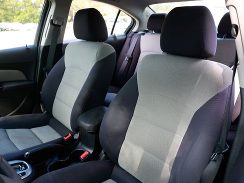 Used 2014 Chevrolet Cruze LS image 6