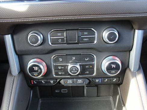 Used 2023 GMC Yukon SLT w/ SLT Luxury Package image 40