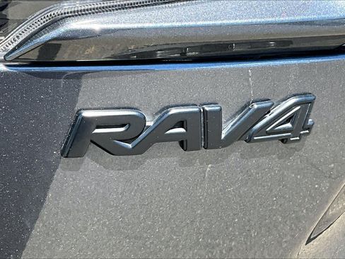 Used 2021 Toyota RAV4 LE FWD image 30
