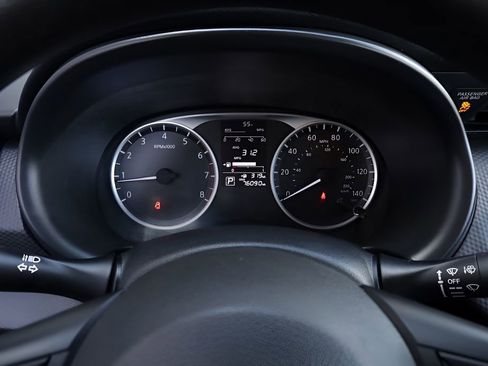 Used 2021 Nissan Kicks S FWD image 31