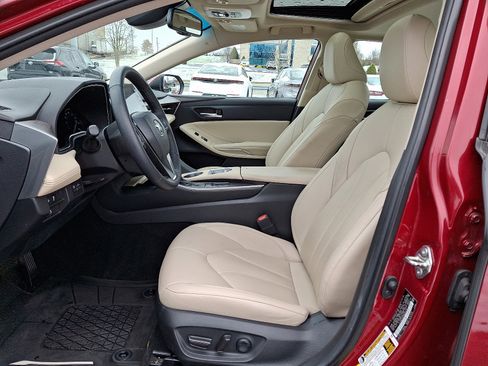 Used 2021 Toyota Avalon XLE image 13