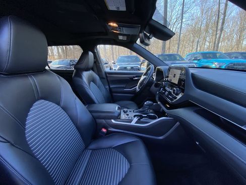 Certified 2025 Toyota Highlander XSE image 24