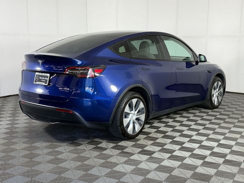 Used 2021 Tesla Model Y Long Range AWD/4WD image 9