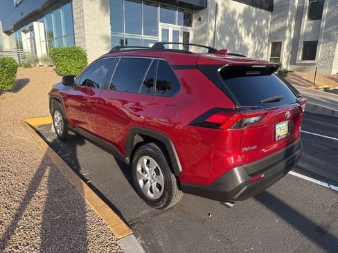 Used 2020 Toyota RAV4 LE w/ Carpet Mat Package AWD/4WD image 7
