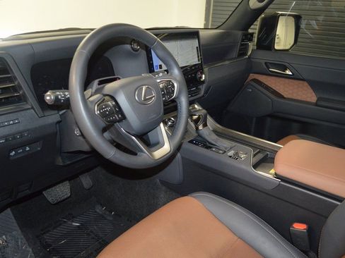 Used 2024 Lexus GX 550 w/ Accessory Package (Z1) image 4