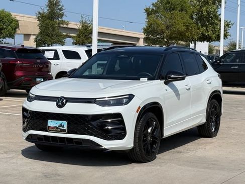 Used 2025 Volkswagen Tiguan SE R-Line AWD/4WD image 8