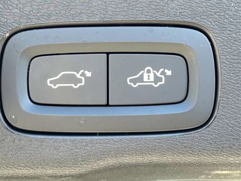 Used 2025 Volvo XC60 T8 Ultra w/ Protection Package Premier image 13