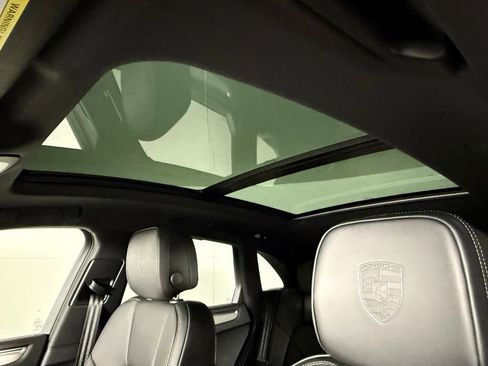 New 2026 Porsche Macan image 37
