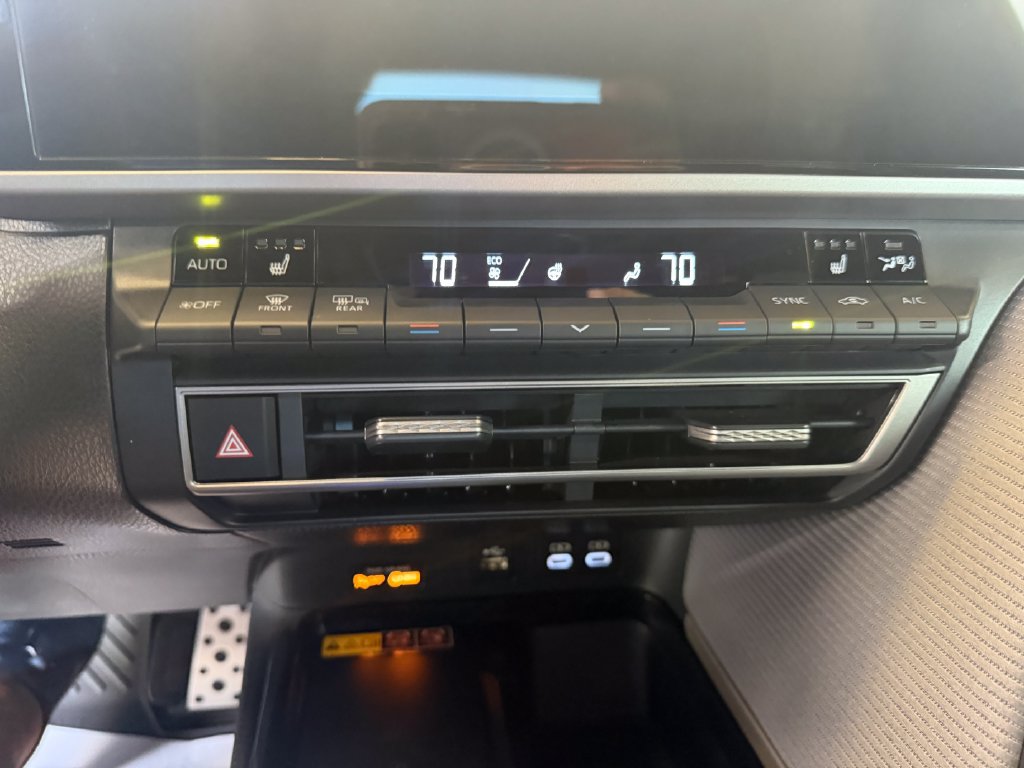 Used 2025 Toyota Camry SE w/ Multimedia Upgrade Package FWD image 16