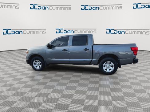 Used 2018 Nissan Titan S image 6