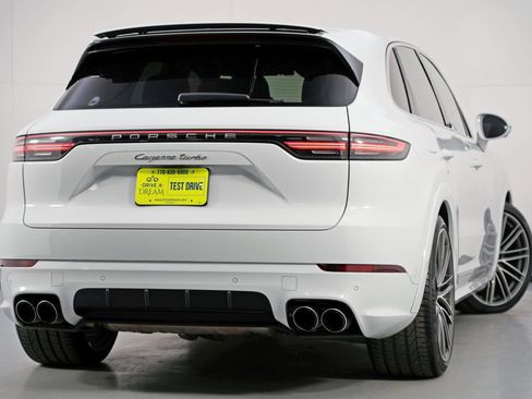 Used 2019 Porsche Cayenne Turbo image 5