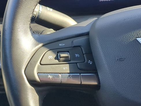 Used 2025 Cadillac XT4 Premium Luxury image 17