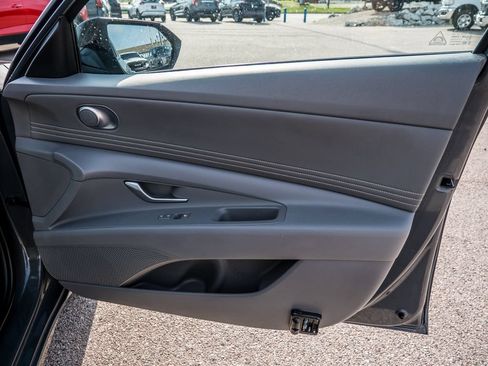 Used 2025 Hyundai Elantra Sport FWD image 15