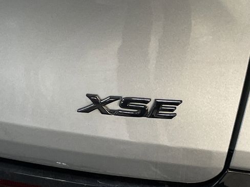 Used 2025 Toyota Sienna XSE w/ XSE Premium Package image 8